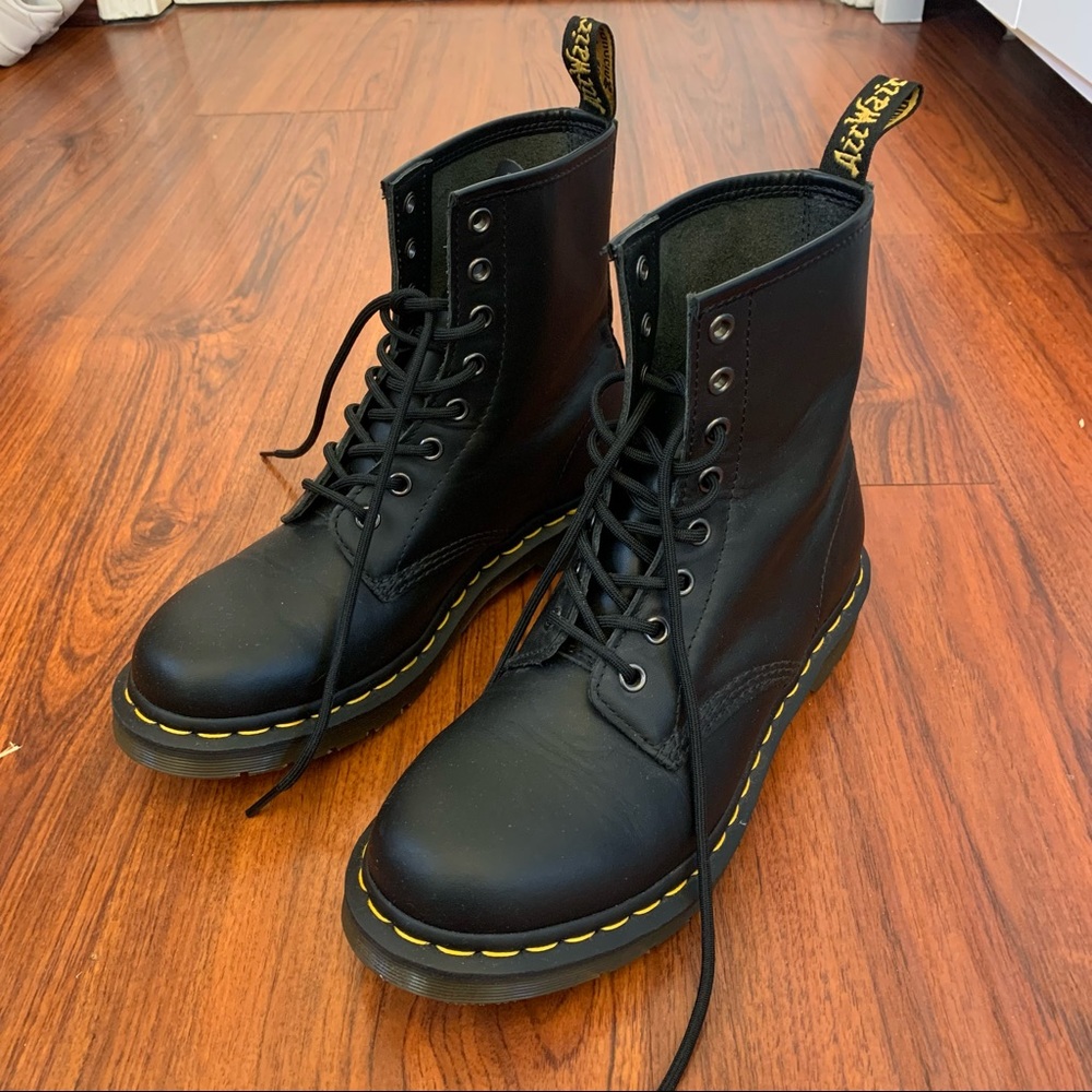 Dr. Martens 1460 SMOOTH LEATHER LACE UP BOOTS